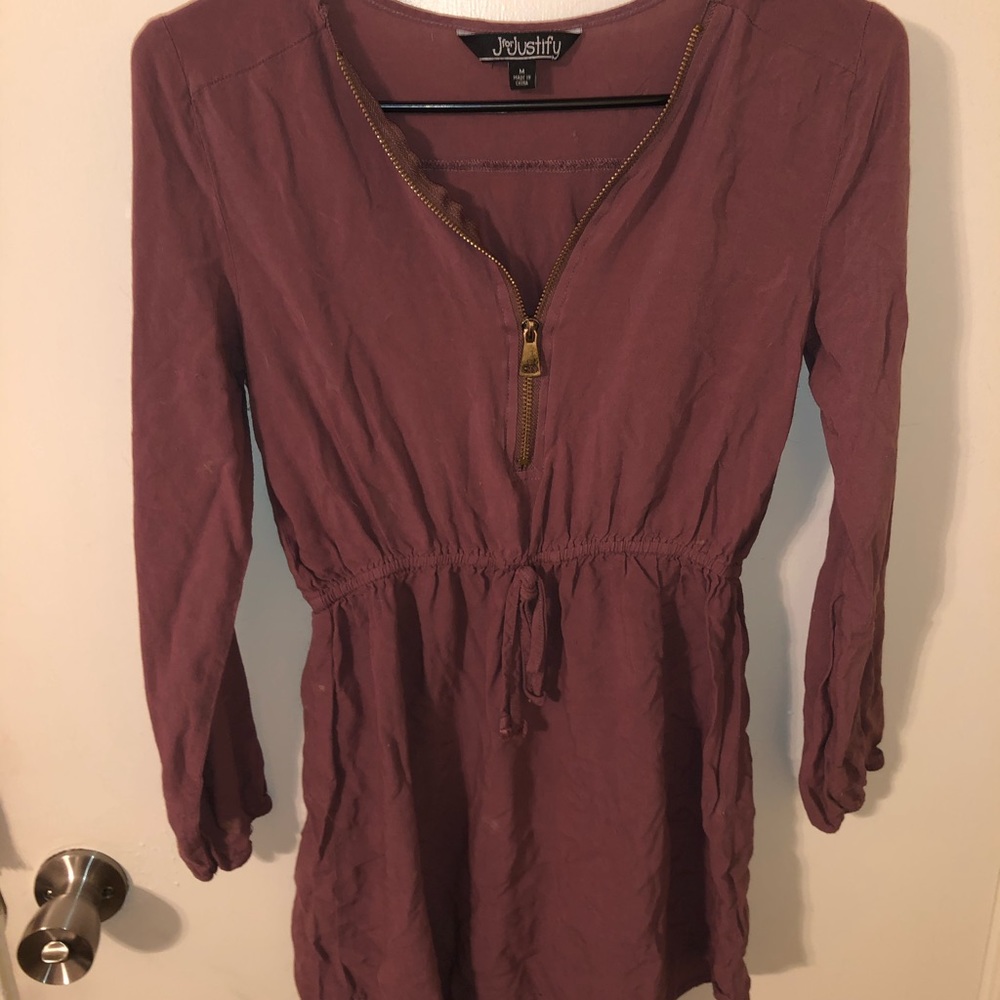 Short dress with zipper